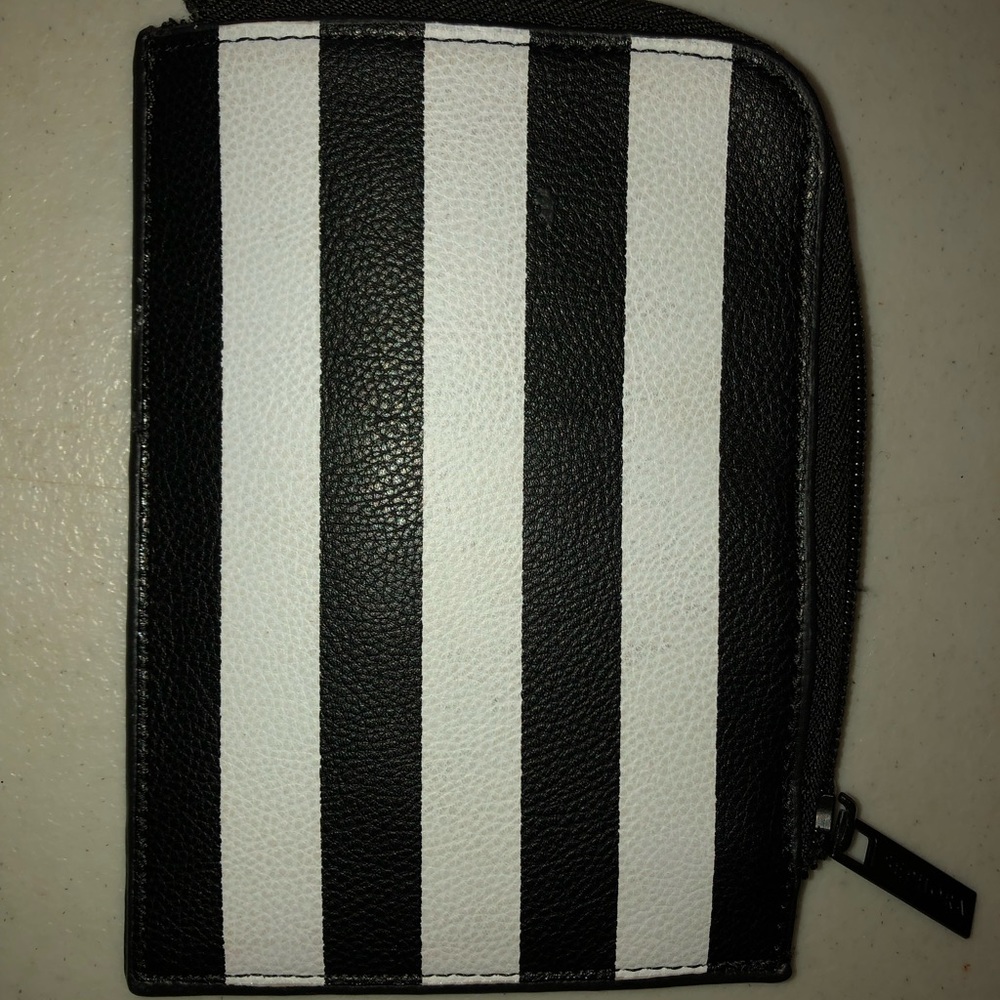Striped Pouch - Picture 2 of 2